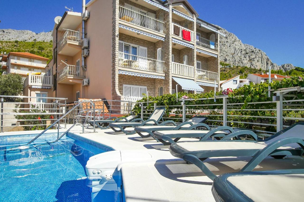 Apartments Babaja 奥米什 外观 照片