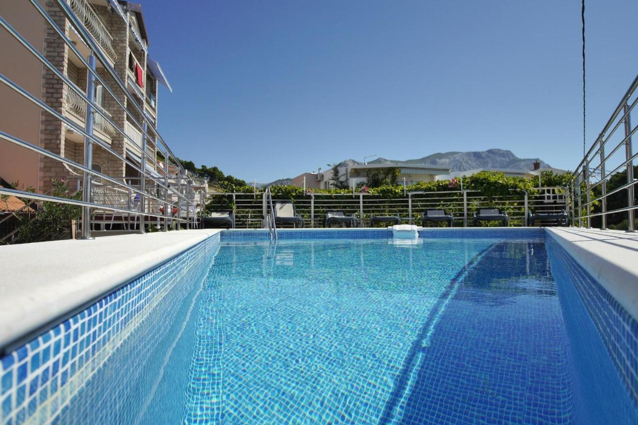 Apartments Babaja 奥米什 外观 照片