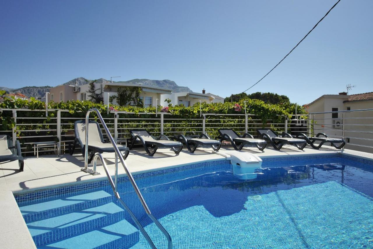 Apartments Babaja 奥米什 外观 照片
