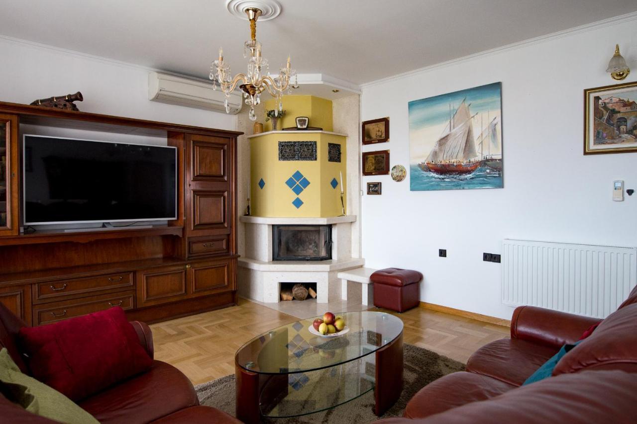 Apartments Babaja 奥米什 外观 照片